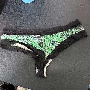 Black and Green Lace Trim Pantie pre loved
